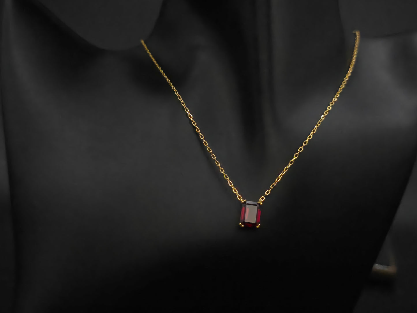 KORA - NATURAL LARGE GARNET GEMSTONE NECKLACE IN 925 STERLING SILVER
