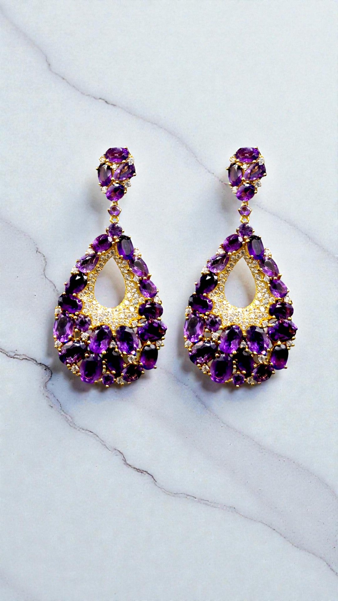 GRANDE – LARGE NATURAL AMETHYST GEMSTONE EARRINGS PLATED IN YELLOW GOLD
